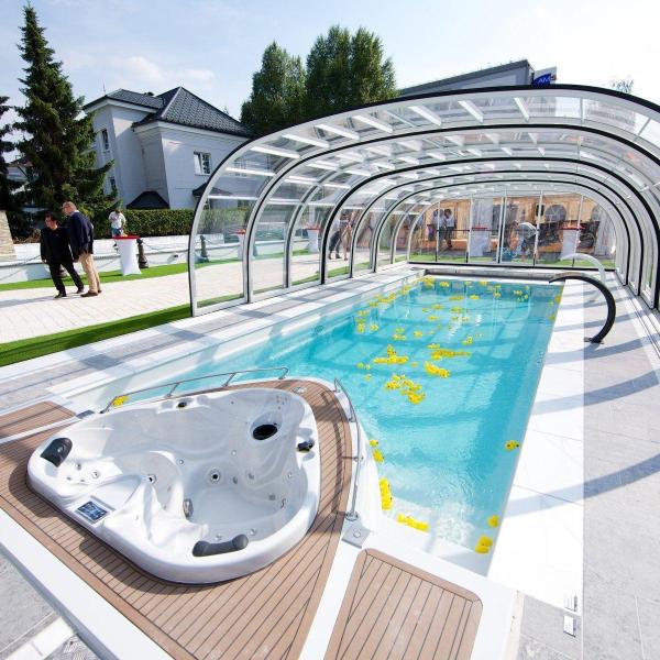 YACHT POOL